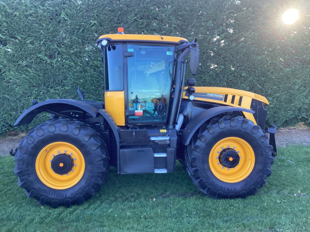 2022 JCB FASTRAC 4220