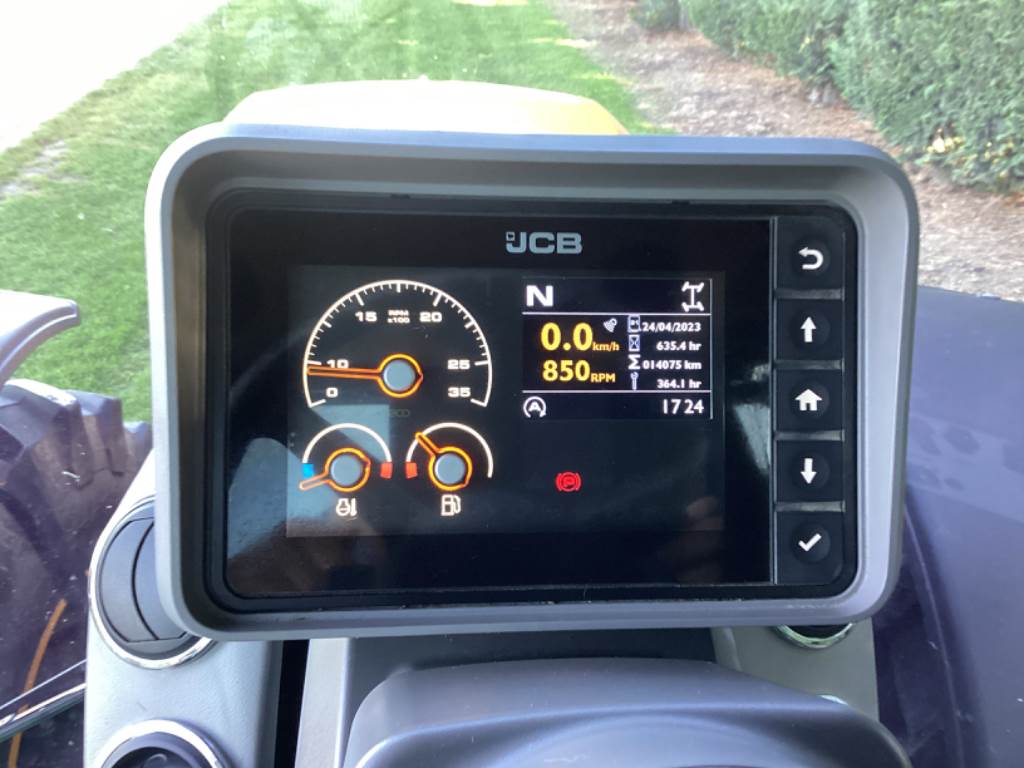 2022 JCB FASTRAC 4220