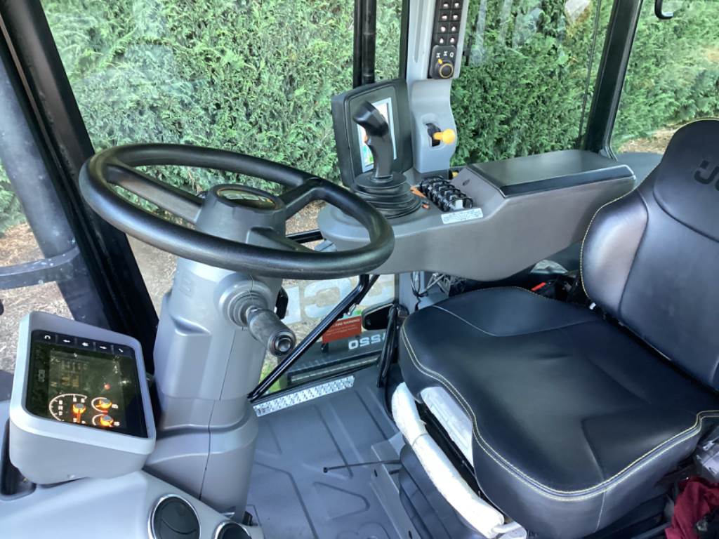 2022 JCB FASTRAC 4220