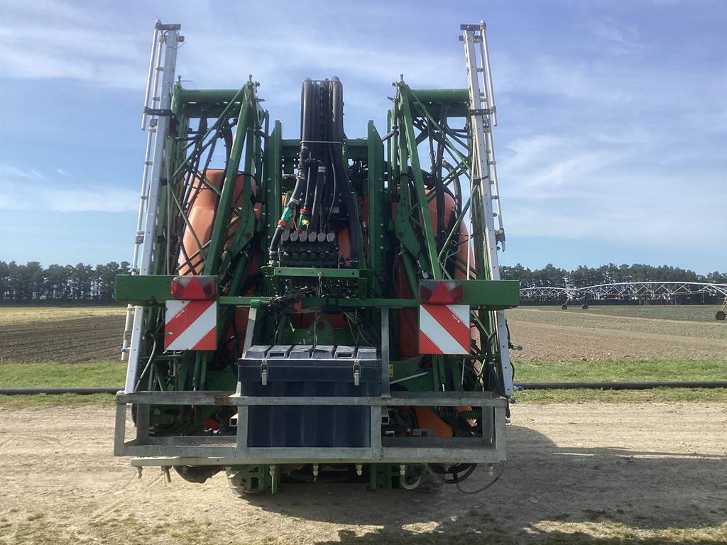 2011 AMAZONE UF1801