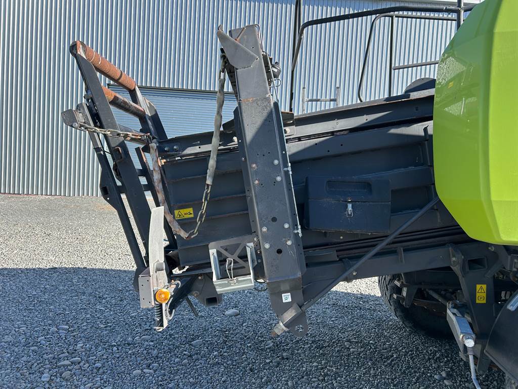 2018 CLAAS QUADRANT 5300