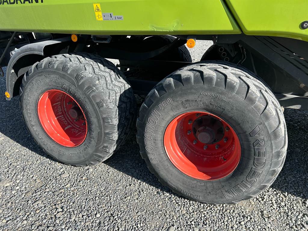 2018 CLAAS QUADRANT 5300
