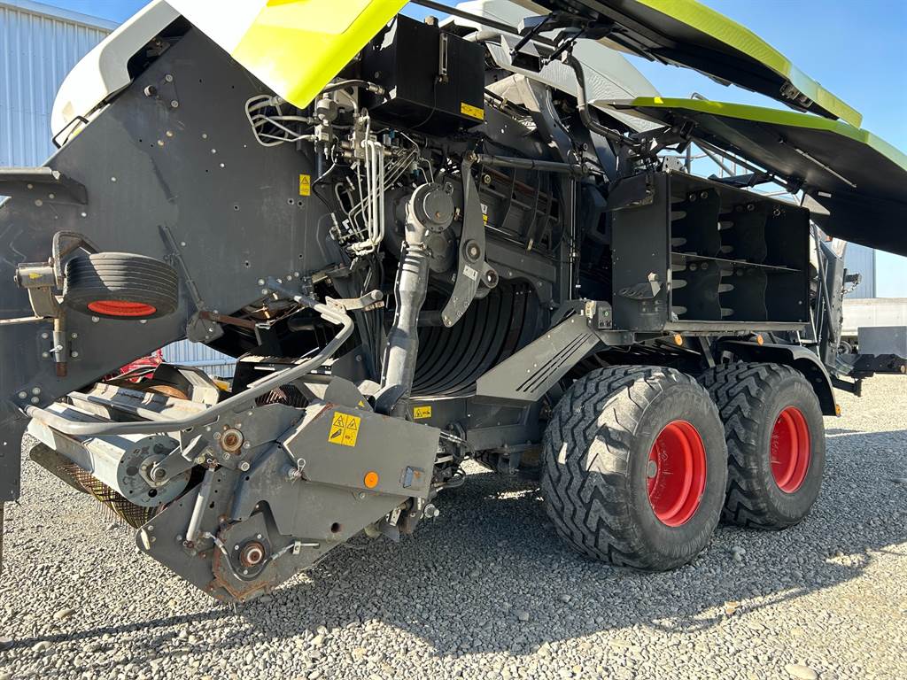 2018 CLAAS QUADRANT 5300