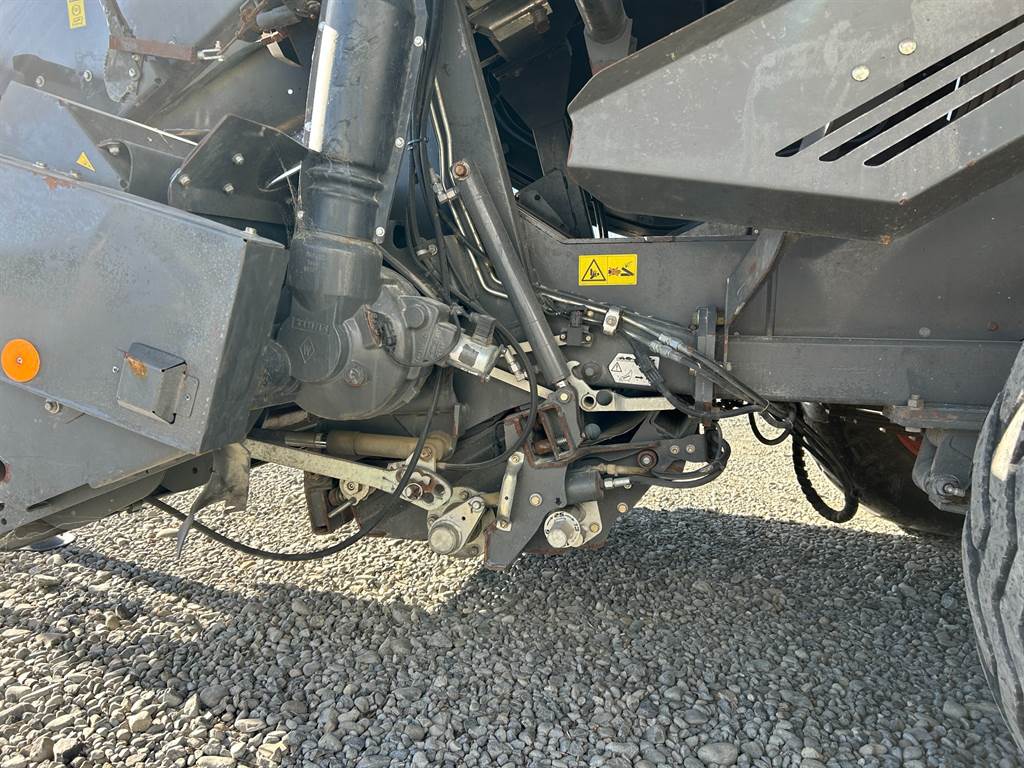 2018 CLAAS QUADRANT 5300
