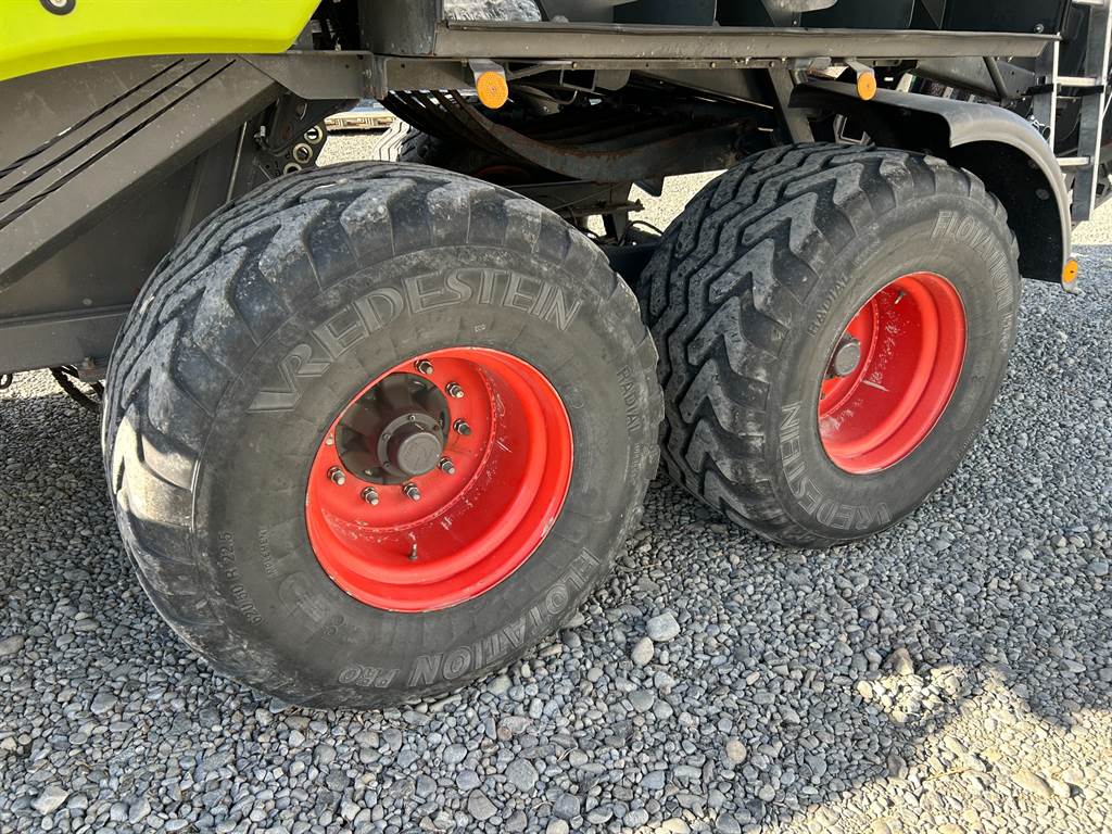2018 CLAAS QUADRANT 5300