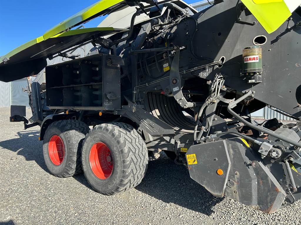 2018 CLAAS QUADRANT 5300