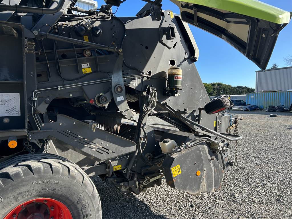 2018 CLAAS QUADRANT 5300