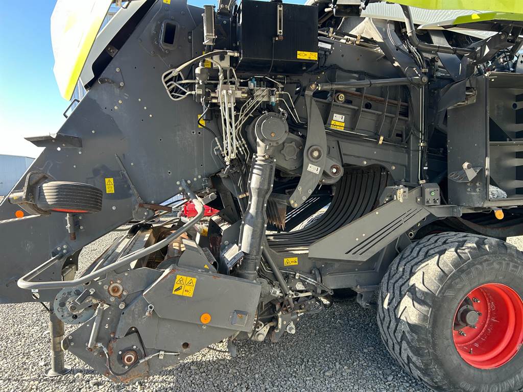 2018 CLAAS QUADRANT 5300