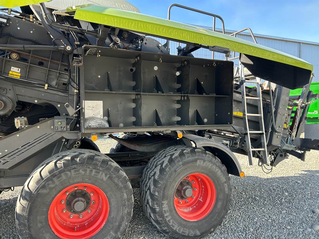 2018 CLAAS QUADRANT 5300
