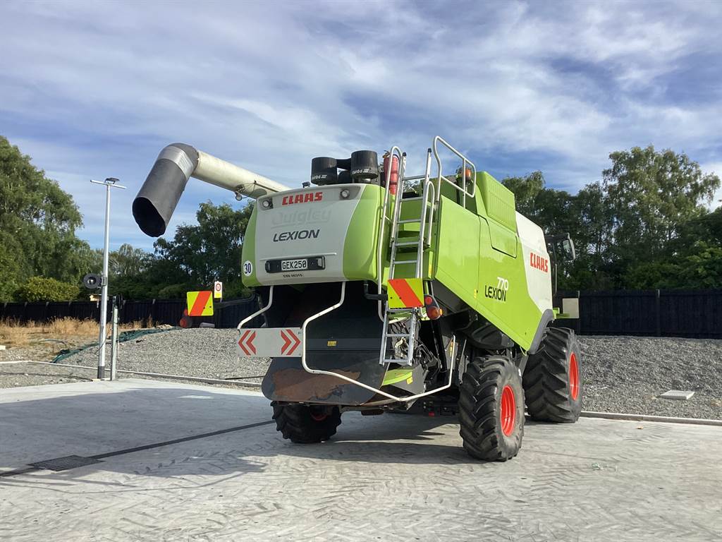 2011 CLAAS LEXION 770