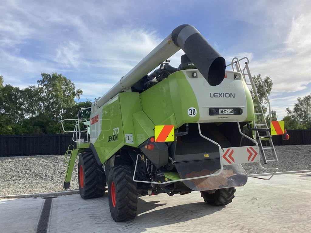 2011 CLAAS LEXION 770