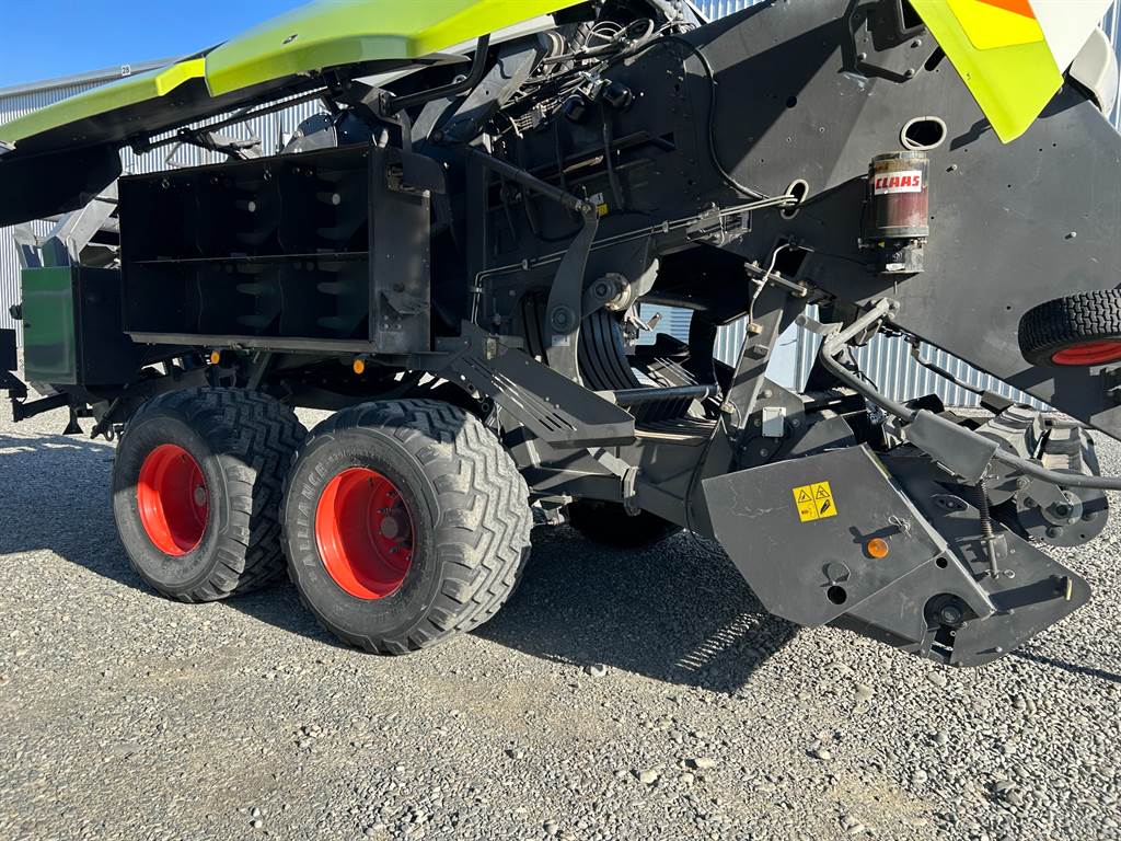 2018 CLAAS QUADRANT 5300