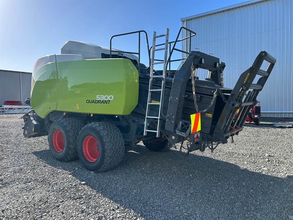 2018 CLAAS QUADRANT 5300