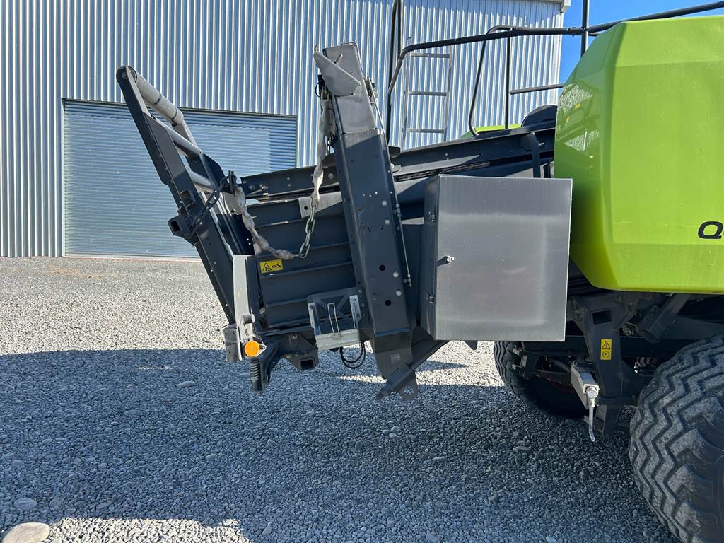 2018 CLAAS QUADRANT 5300