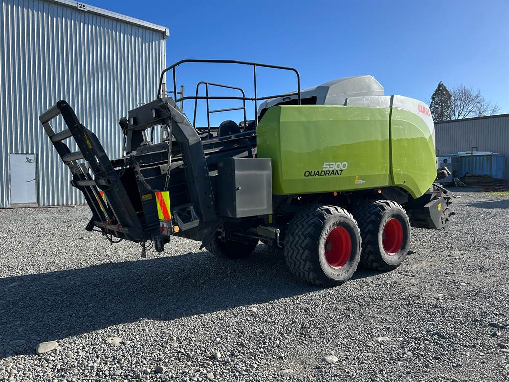 2018 CLAAS QUADRANT 5300
