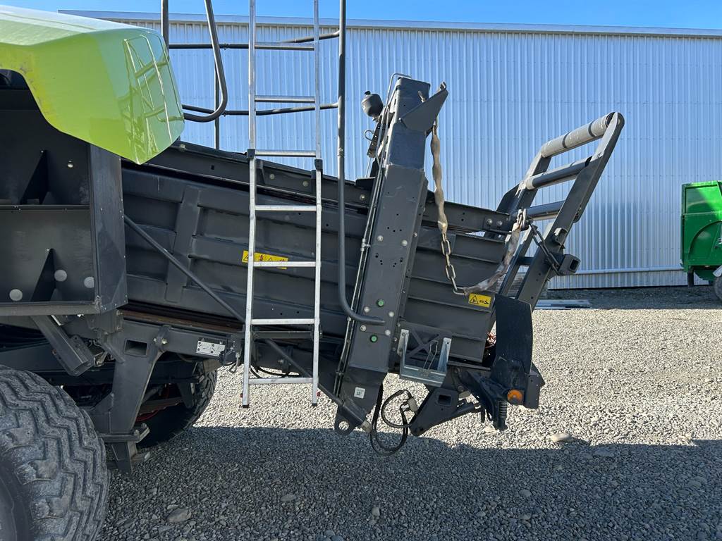 2018 CLAAS QUADRANT 5300