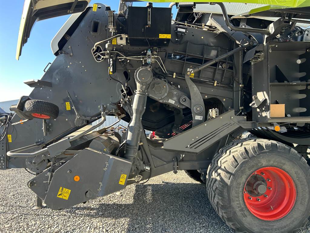 2018 CLAAS QUADRANT 5300