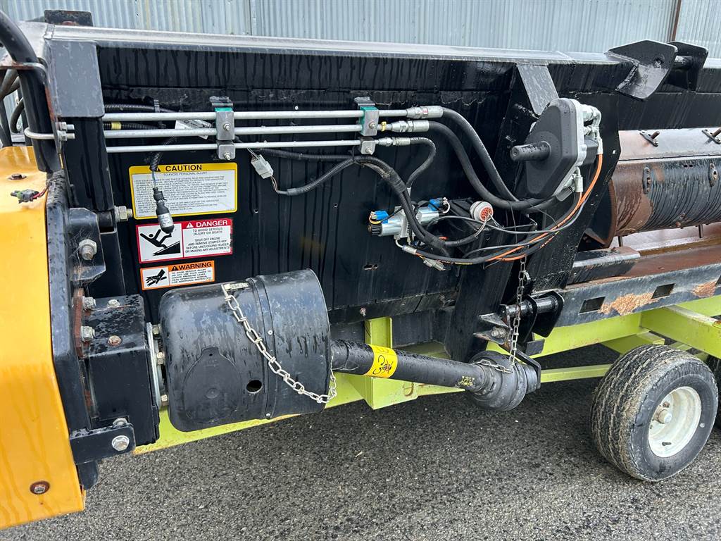2011 CLAAS RAKE UP P516