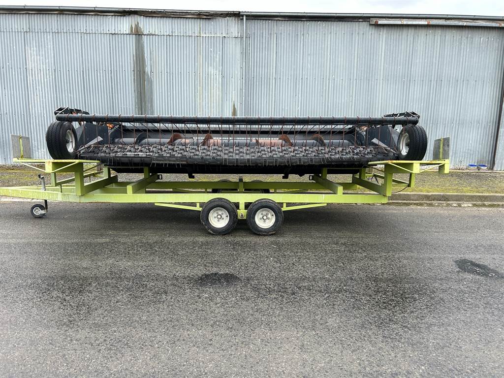 2011 CLAAS RAKE UP P516