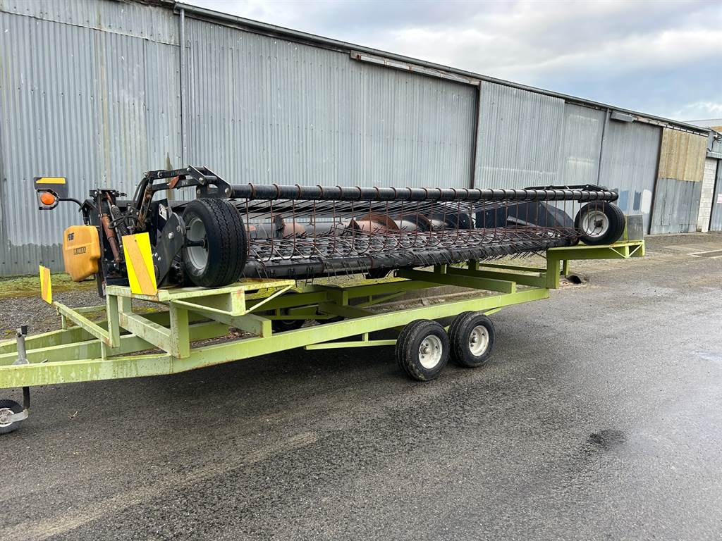 2011 CLAAS RAKE UP P516