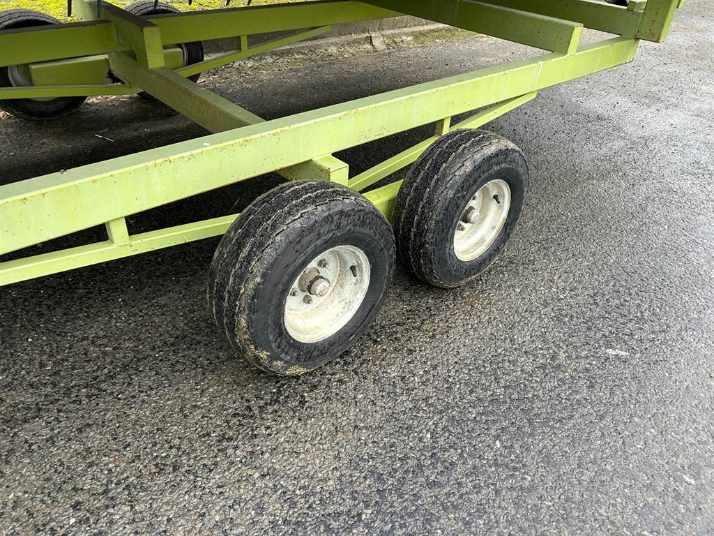 2011 CLAAS RAKE UP P516