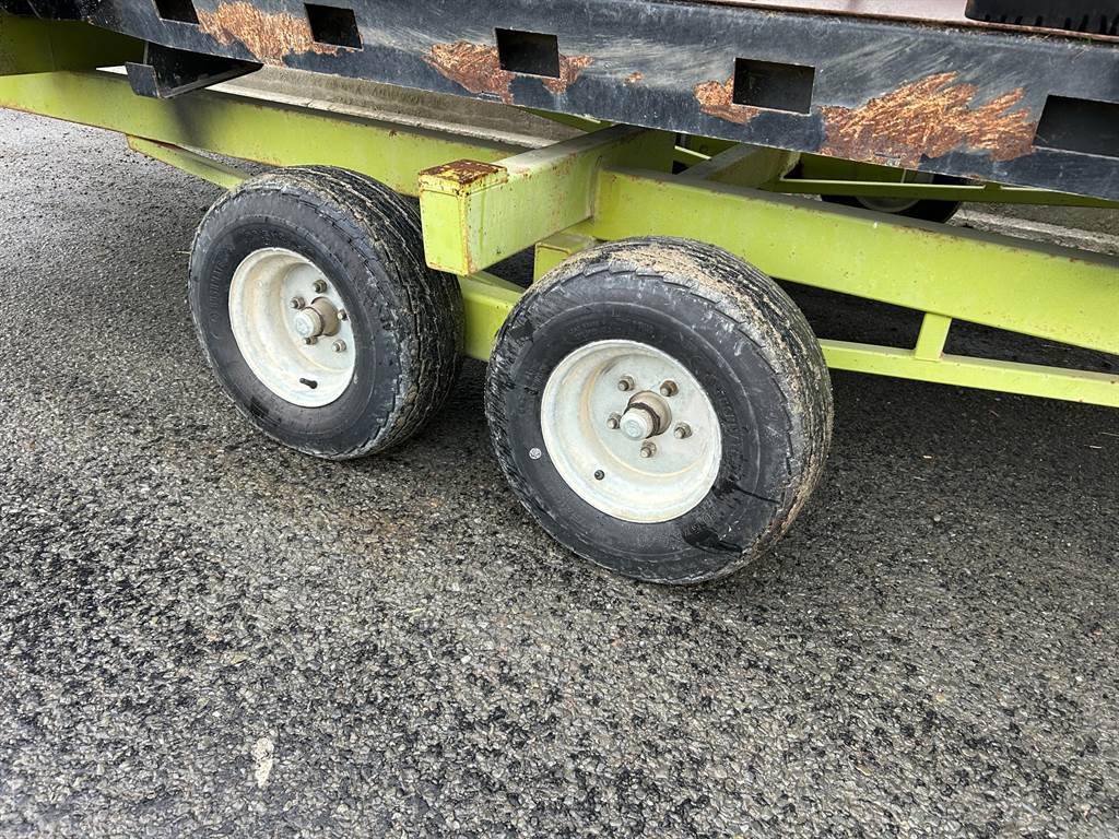 2011 CLAAS RAKE UP P516