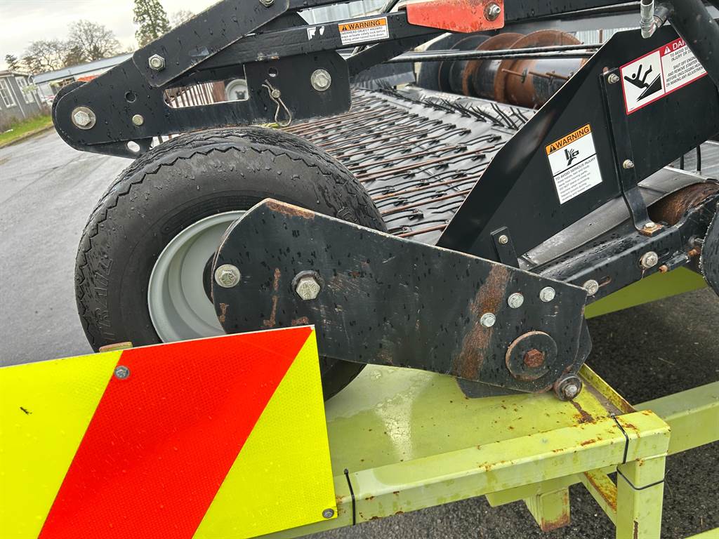 2011 CLAAS RAKE UP P516