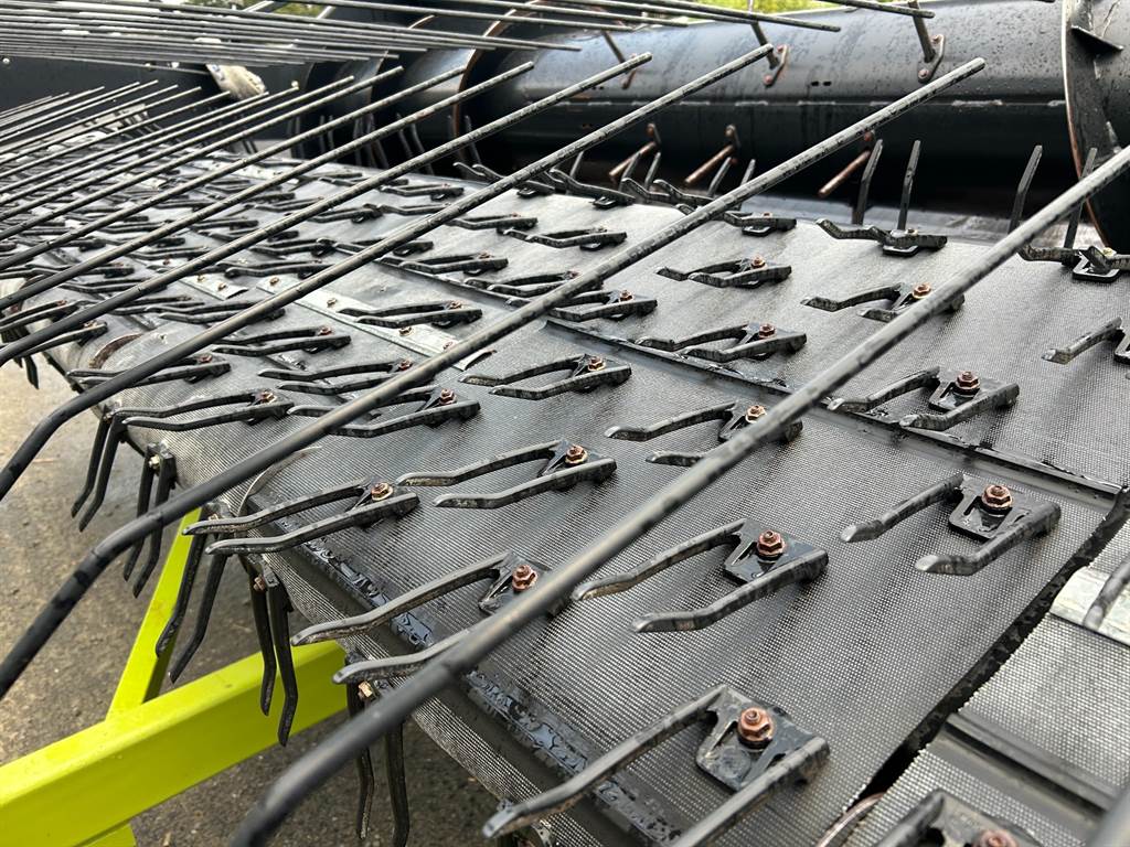 2012 CLAAS RAKE UP P516