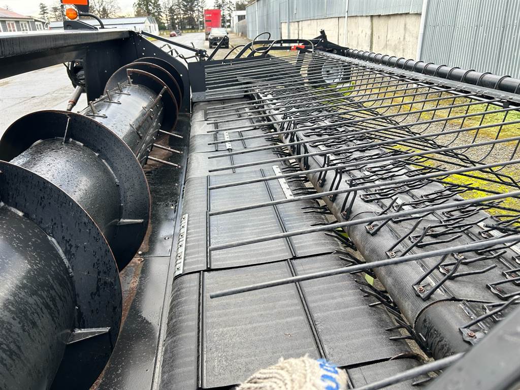 2012 CLAAS RAKE UP P516