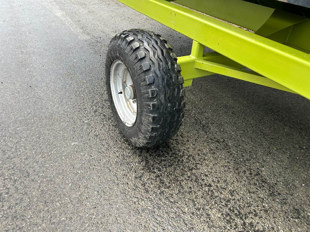 2012 CLAAS RAKE UP P516