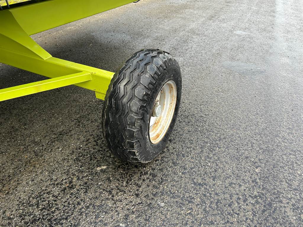 2012 CLAAS RAKE UP P516