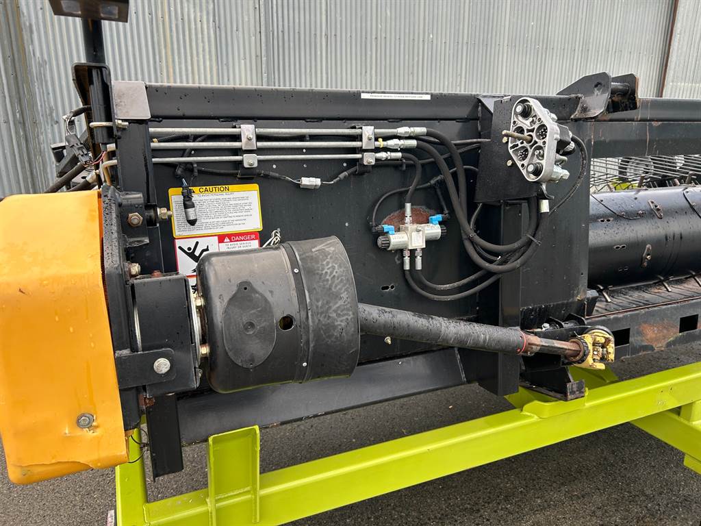 2012 CLAAS RAKE UP P516