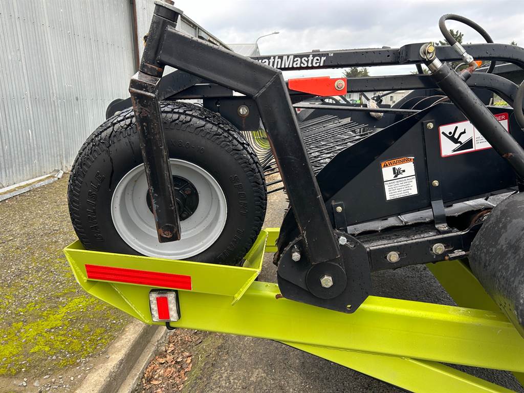 2012 CLAAS RAKE UP P516