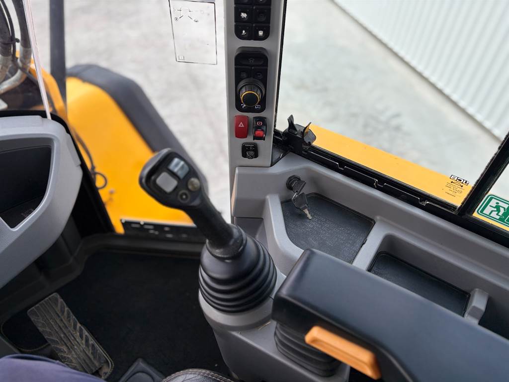 2020 JCB 435 S