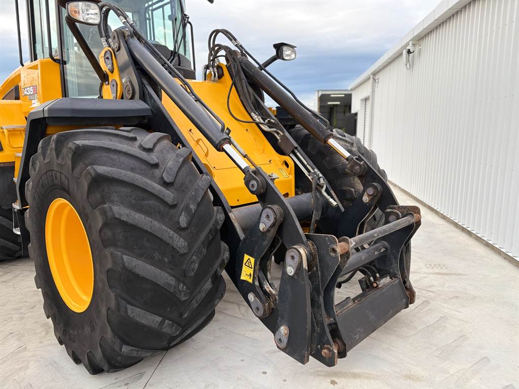 2020 JCB 435 S