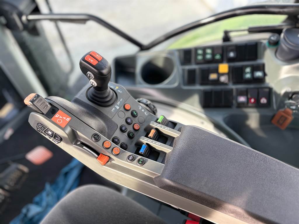 2021 CLAAS ARION 630