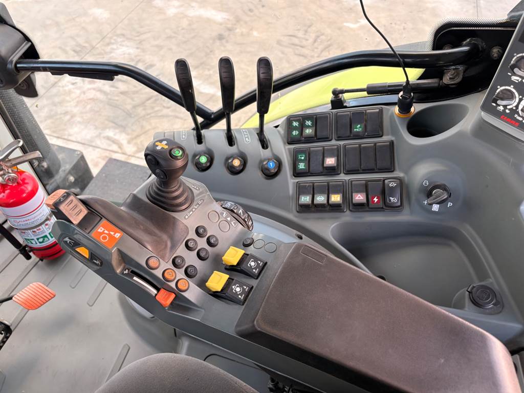 2018 CLAAS ARION 640