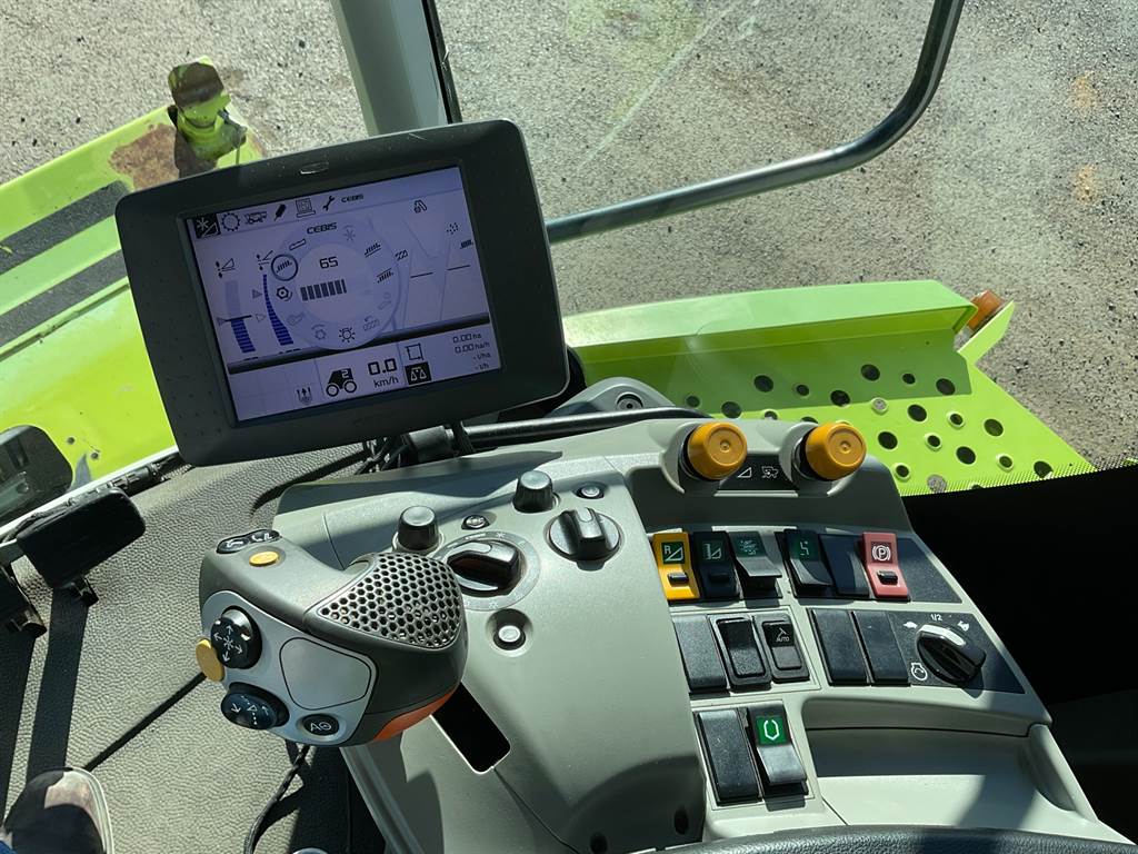 2015 CLAAS LEXION 770 TT image 15