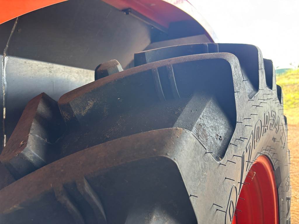 2014 Kubota M100X image 8