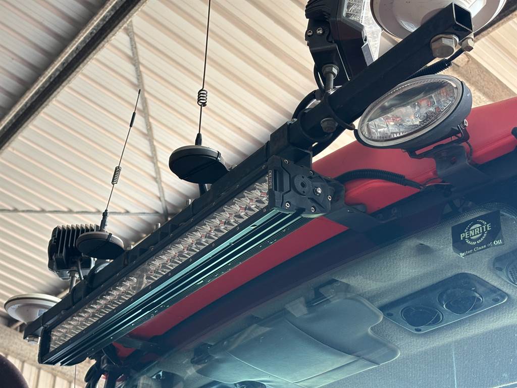 2014 Kubota M100X image 10