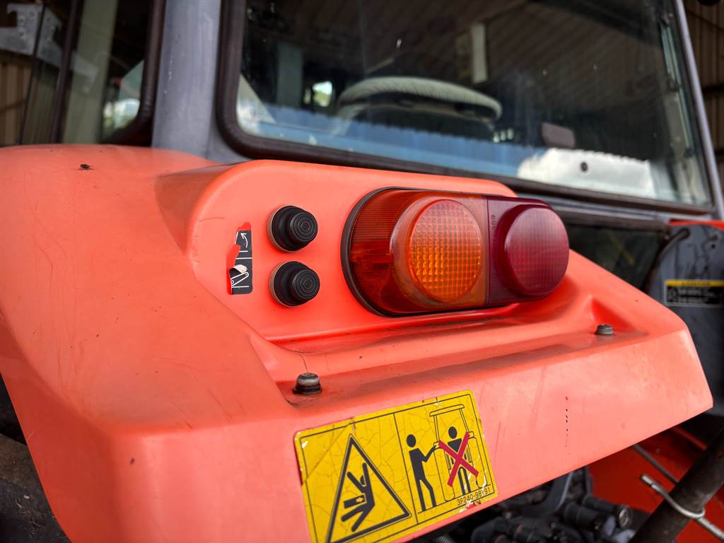 2014 Kubota M100X image 13