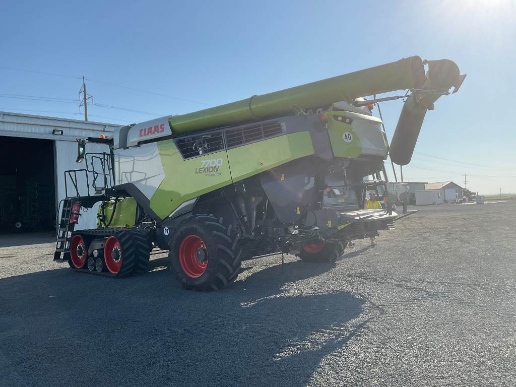 2023 CLAAS LEXION 7700 TT image 3