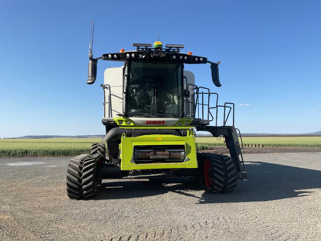 2023 CLAAS LEXION 7700 TT image 2