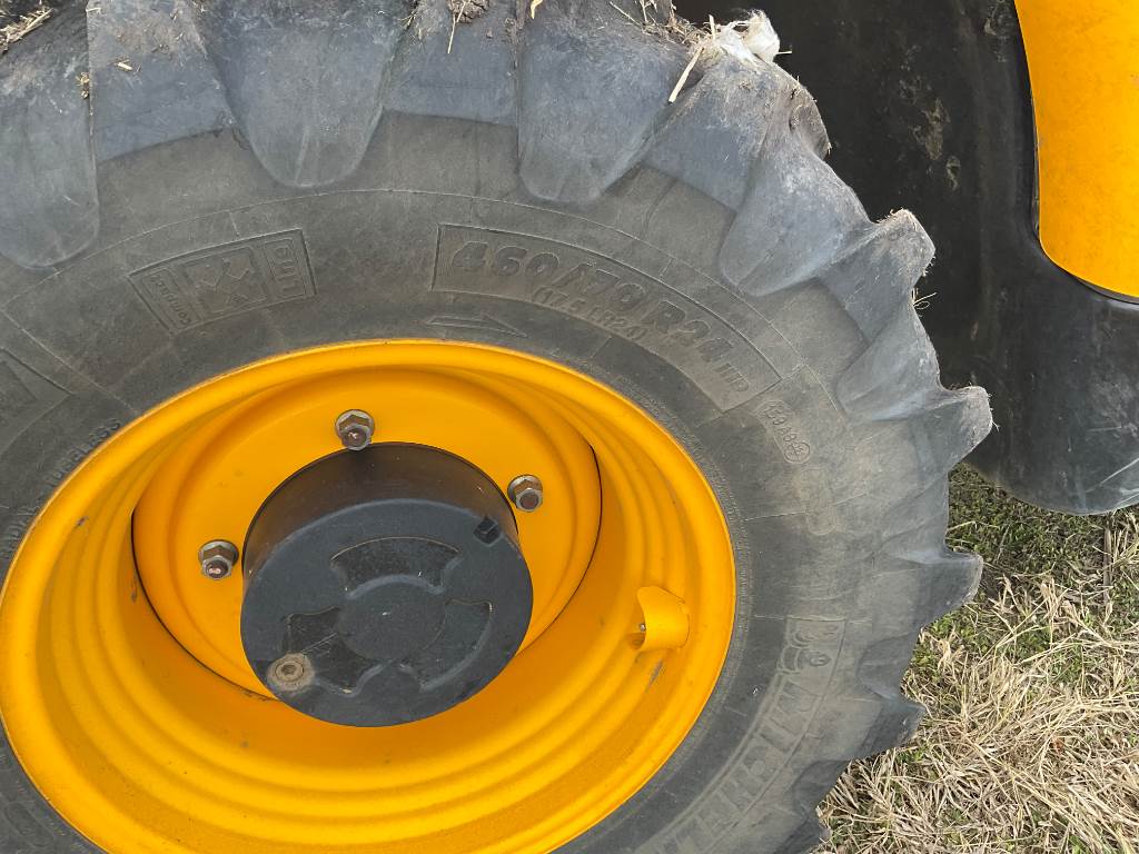 2011 JCB 541-70 image 13