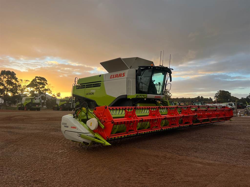 2015 CLAAS LEXION 770TT