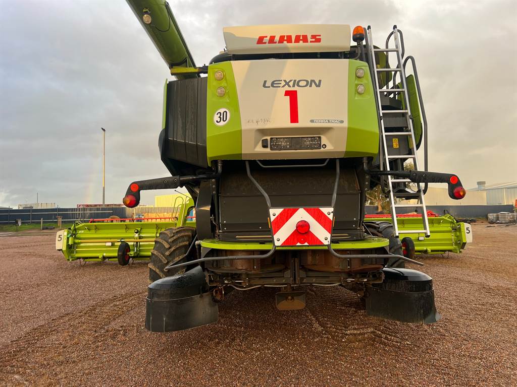 2015 CLAAS LEXION 770TT