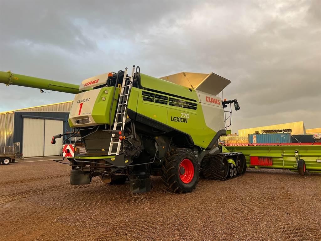 2015 CLAAS LEXION 770TT