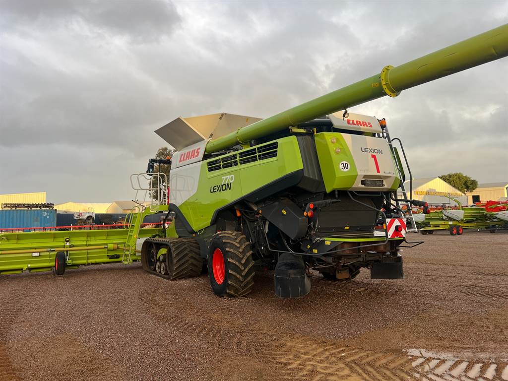 2015 CLAAS LEXION 770TT