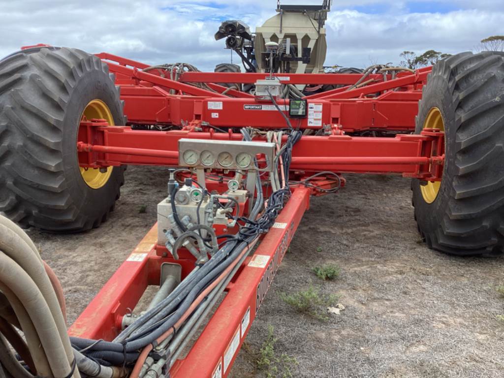 2015 Bourgault 3320