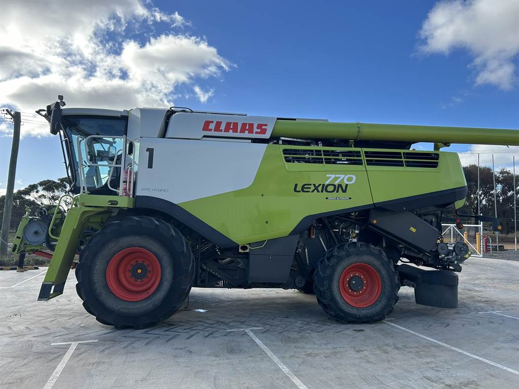 2019 CLAAS LEXION 770 image 2